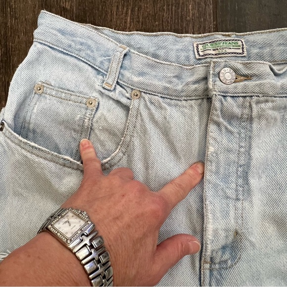 Vintage 80s / 90s Guess Relaxed Leg High Rise Mom Jeans Light Wash - Picture 9 of 14